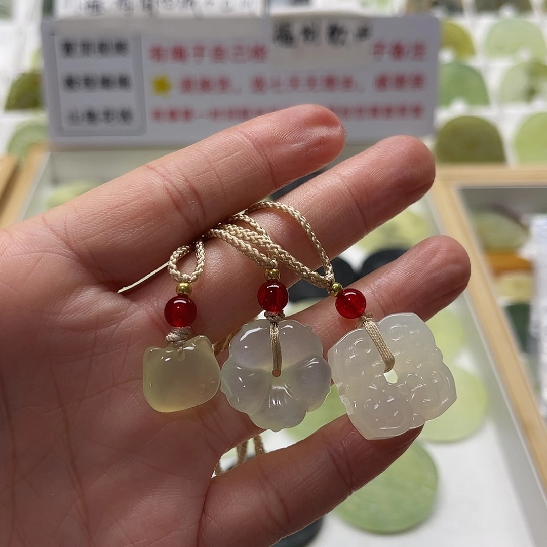 未镶嵌蛇纹石玉颈饰