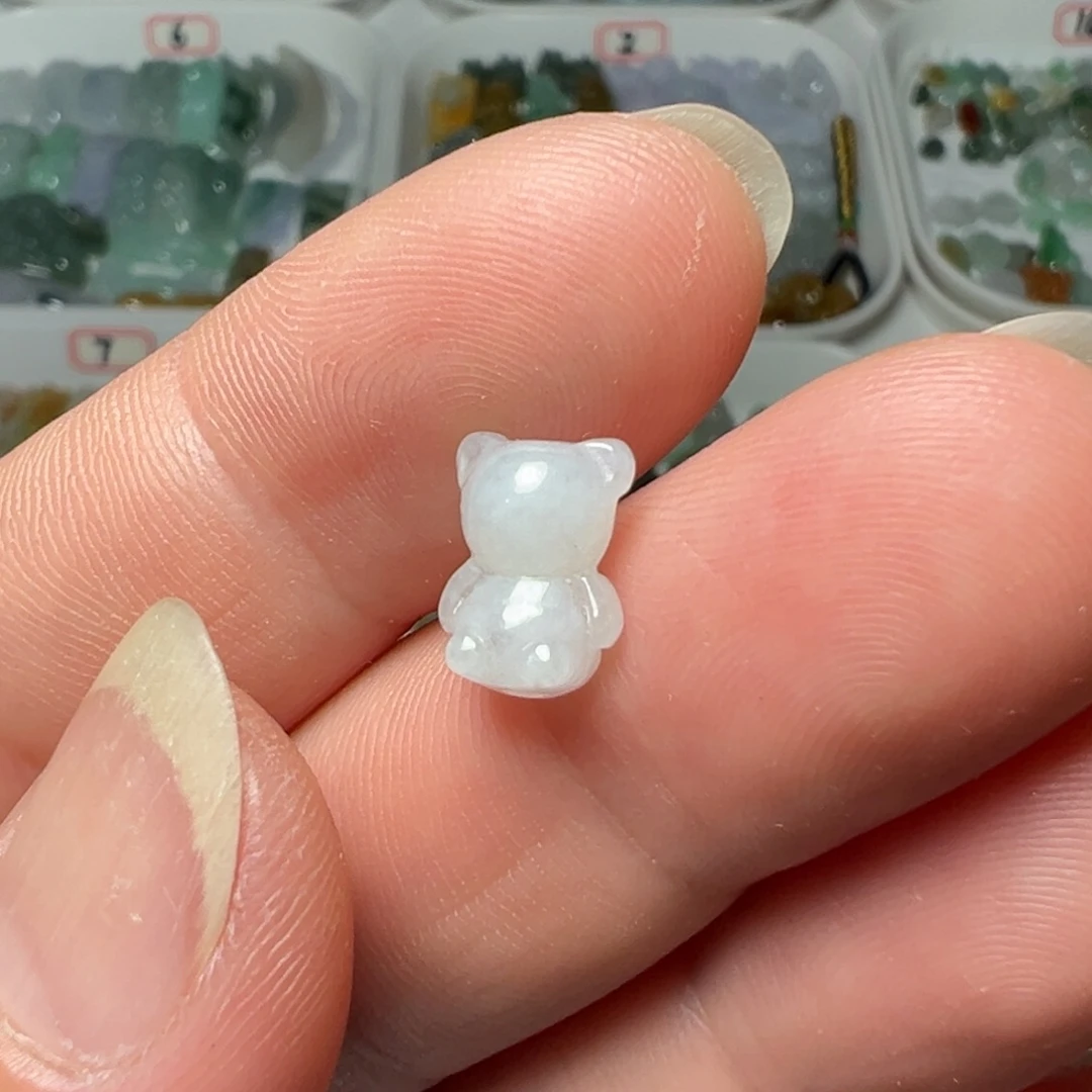 翡翠未镶嵌颈饰通孔小熊一个38块