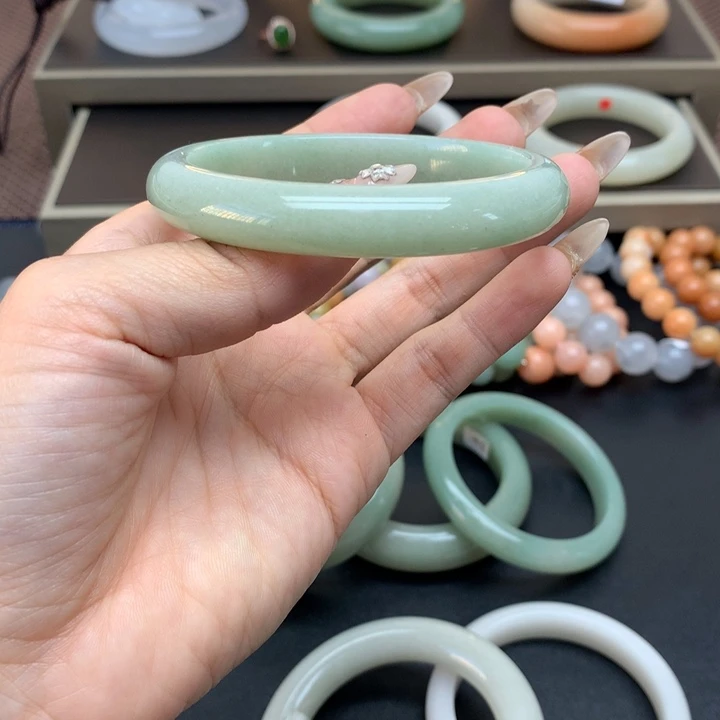 石英质玉手镯未镶嵌偶**乐60