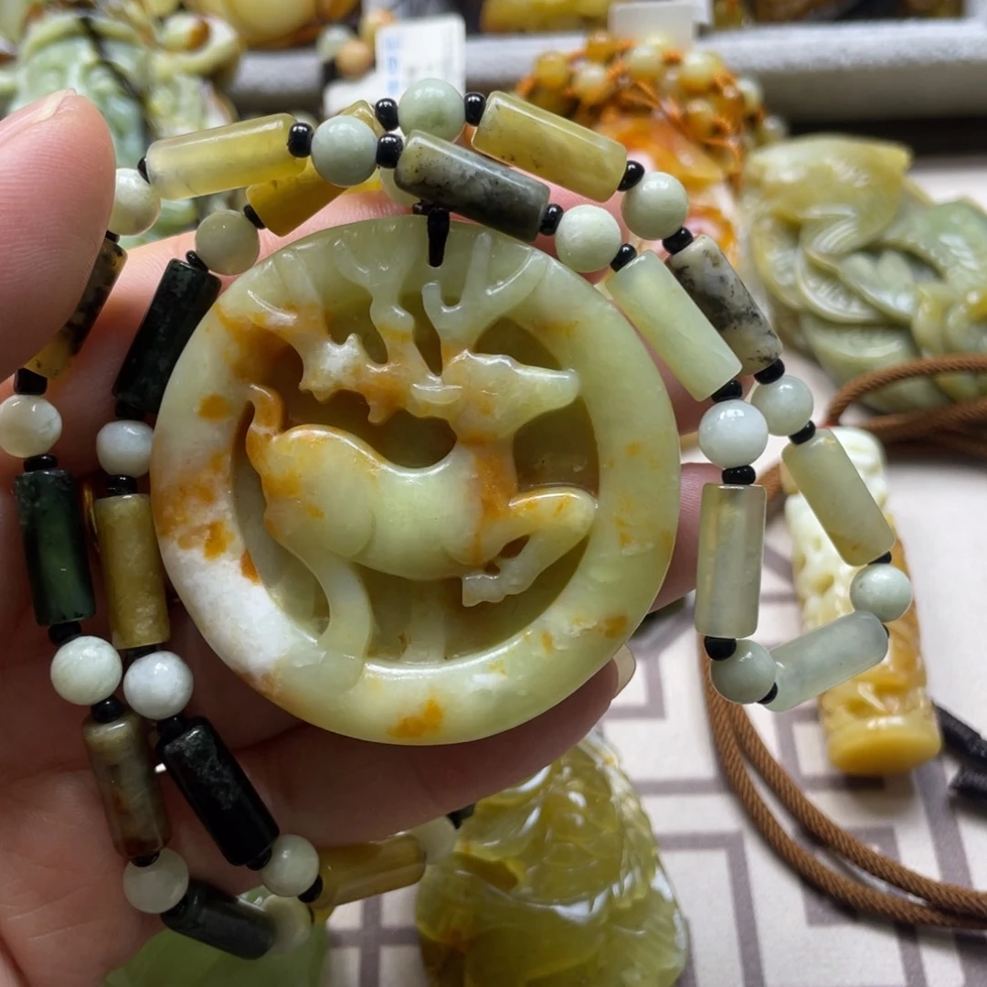 蛇纹石玉颈饰未镶嵌