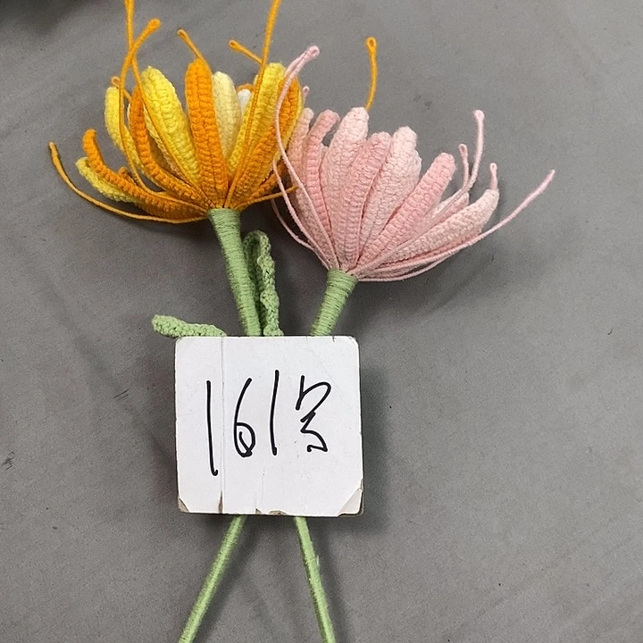 手工毛线钩织花花，难免有瑕疵，完美主义者慎拍。