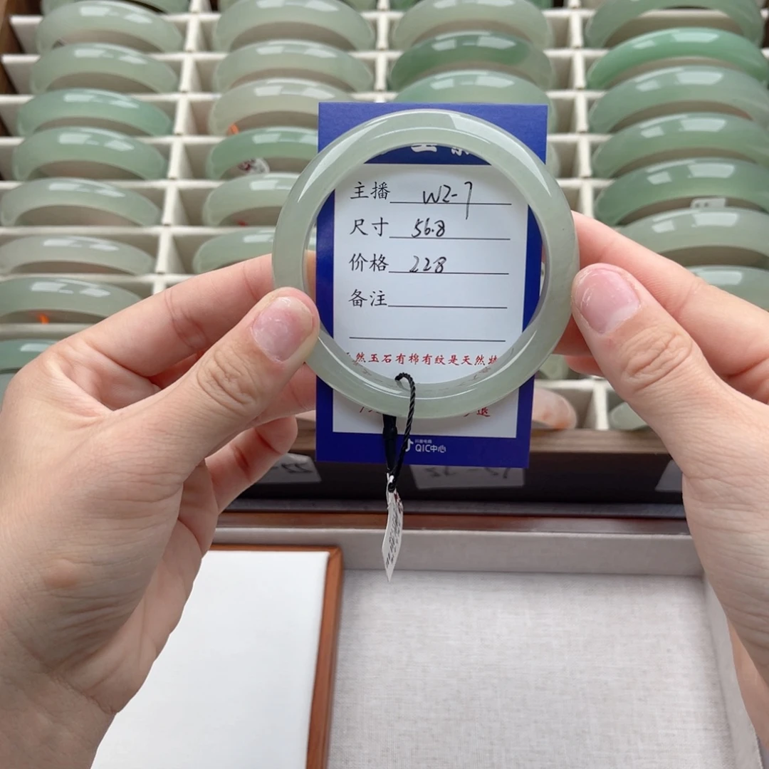 :***卓石英质玉未镶嵌手镯