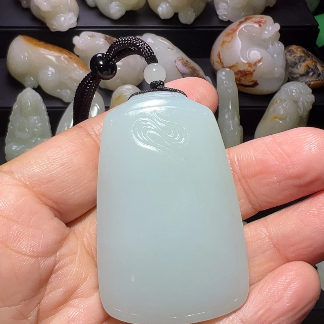 杜***枫和田玉未镶嵌颈饰