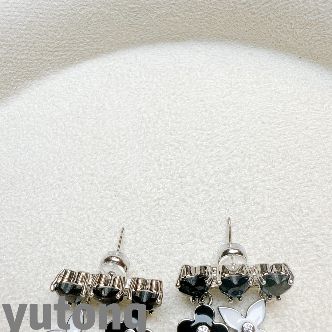 铜合金锆石耳饰 【雨桐轻奢饰品】设计款耳环YT03529