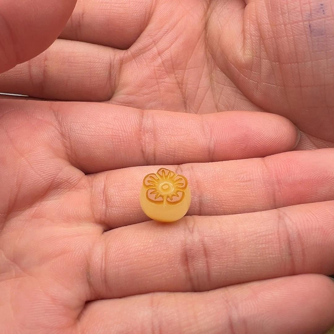 蜜蜡未镶嵌颈饰小柿子（打孔不退换）