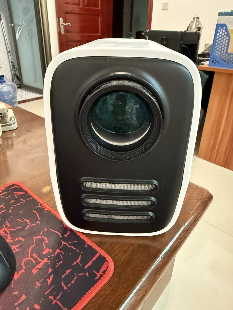 九成新样品机超清无线投屏高清家用投影仪可手机投屏打造私人影院