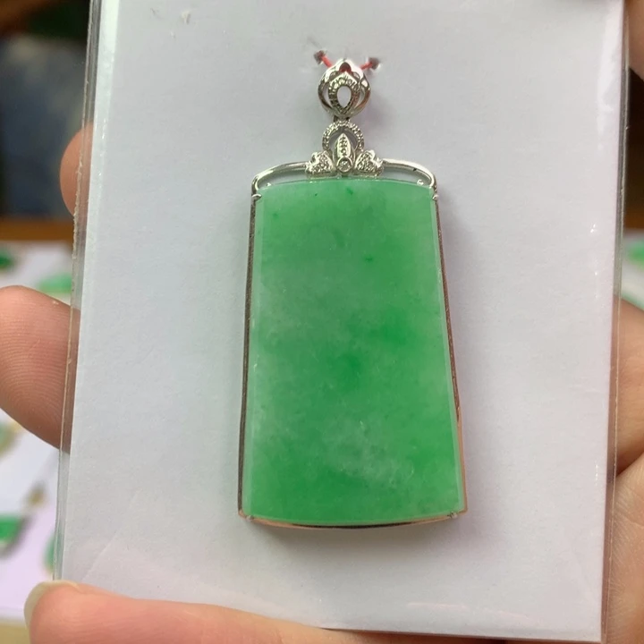 翡翠18K金镶嵌颈饰翡翠翡翠吊坠