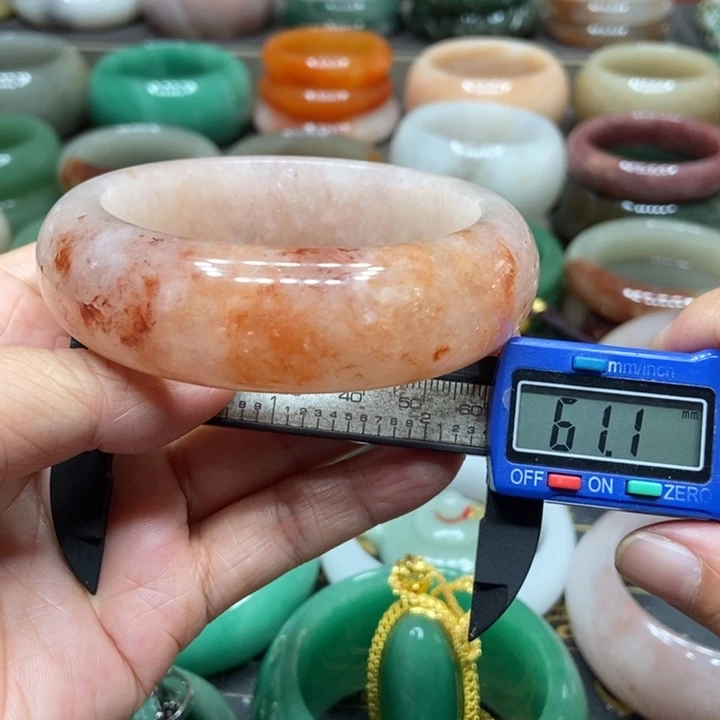 石英质玉未镶嵌颈饰