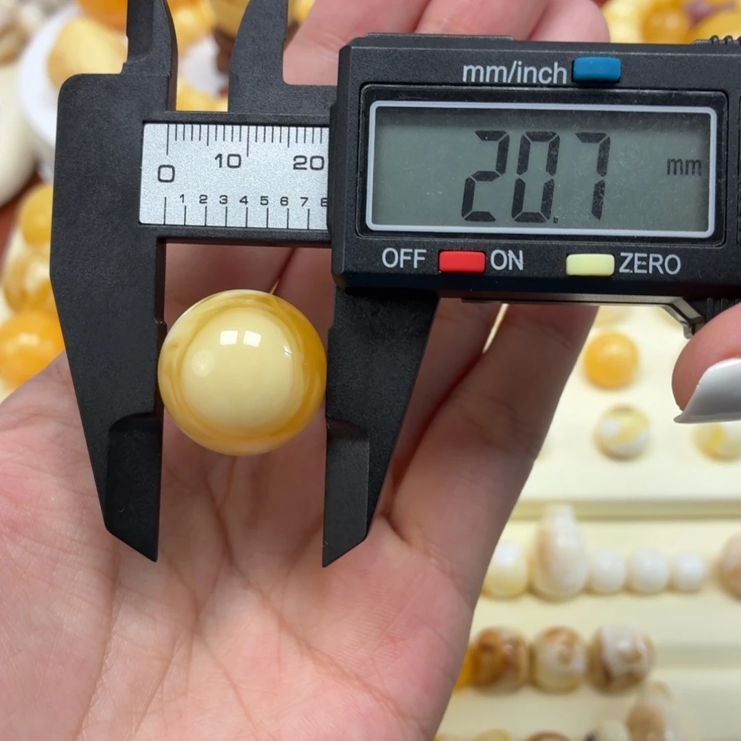 琥珀未镶嵌珠宝奇石俄料浓蜡溶洞圆珠20.6mm