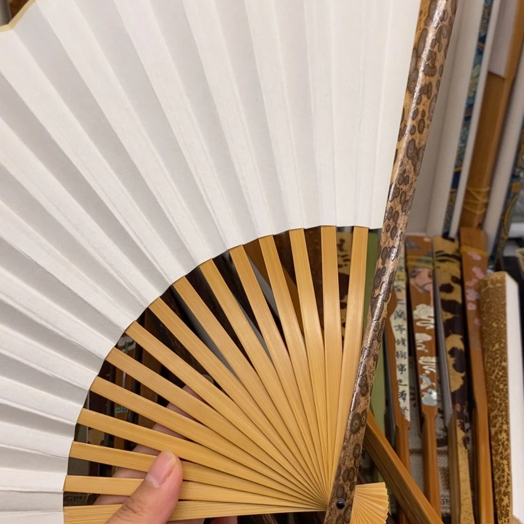 扇子据统计咯哦哦月月月月月月我摸摸