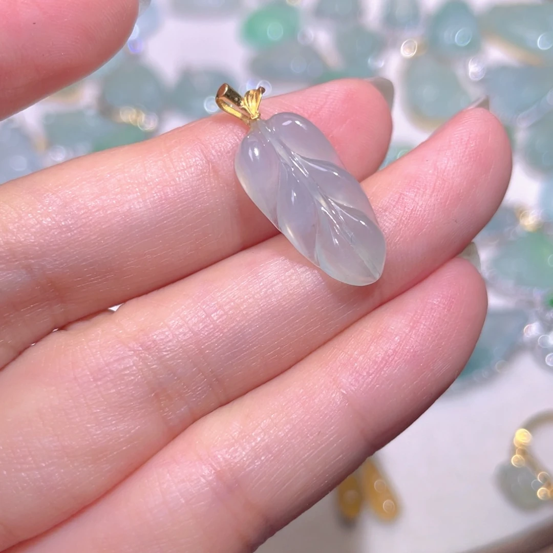翡翠18K金镶嵌颈饰翡翠