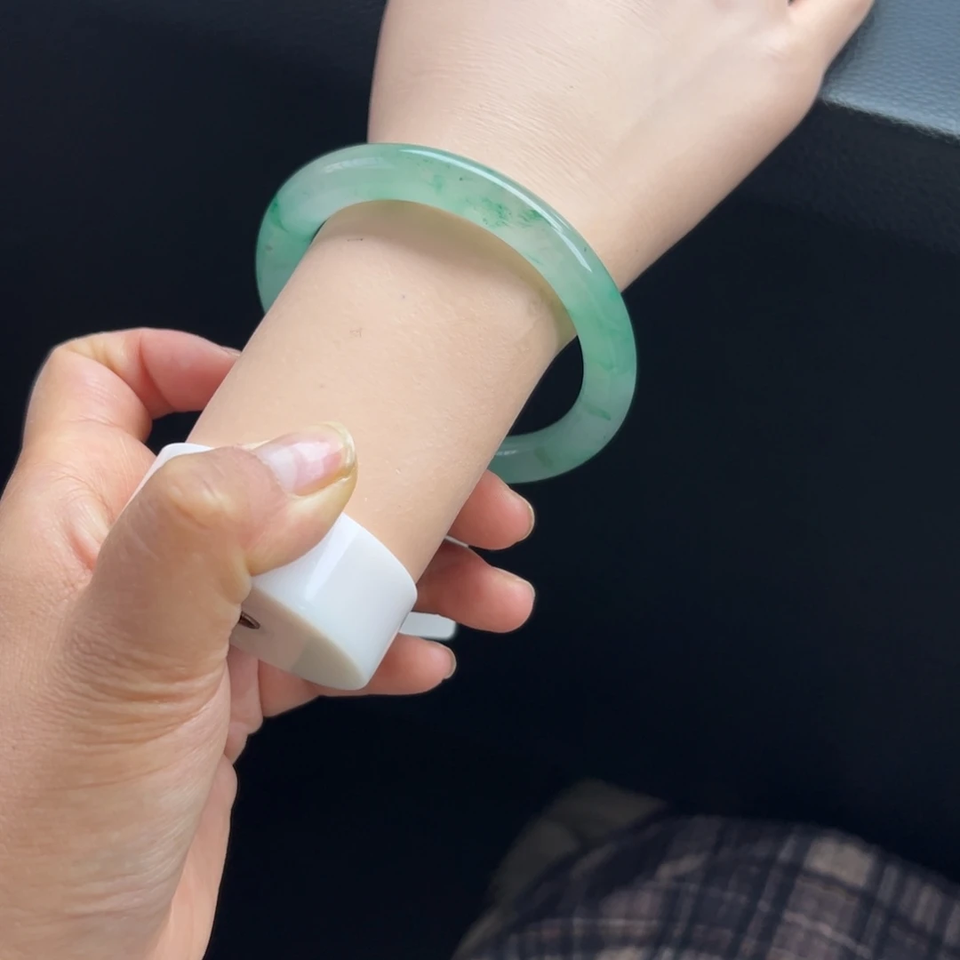 石英质玉未镶嵌手镯非洲翠5758