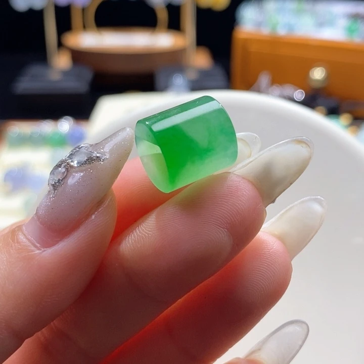颈饰未镶嵌翡翠翡翠冰阳绿桶珠