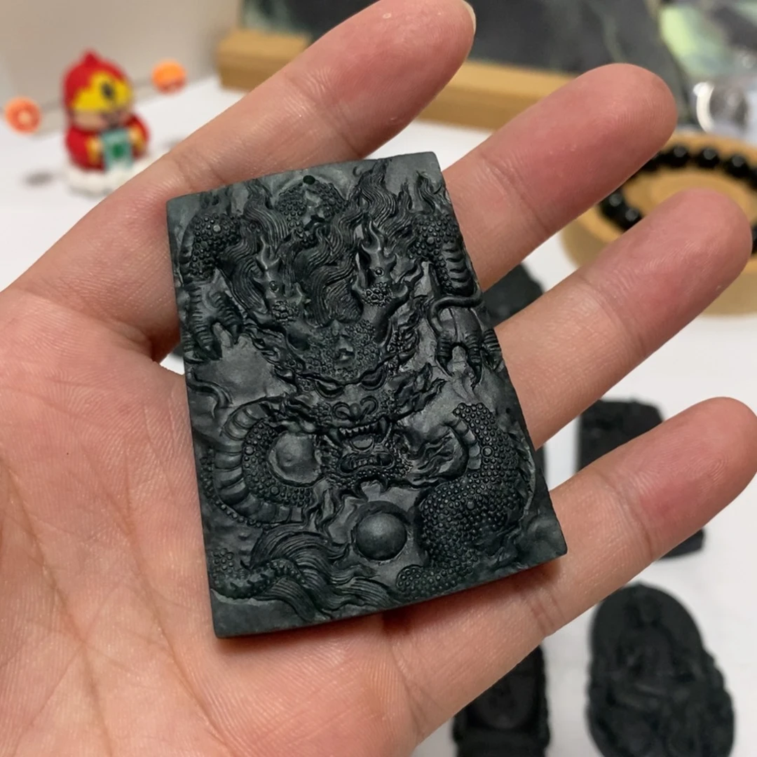 峰***～翡翠未镶嵌颈饰龙牌