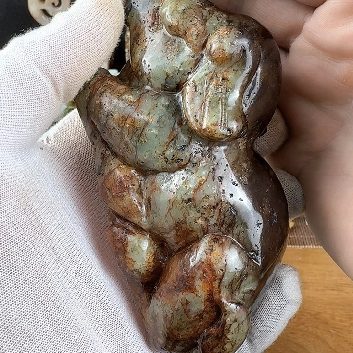 和田玉挂件未镶嵌成****?