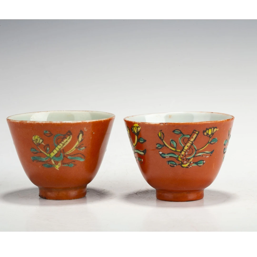 【拍卖-民国】·珊瑚红地粉彩暗八仙纹杯一对