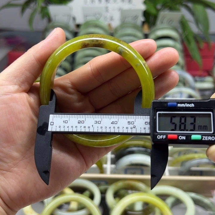 蛇纹石玉未镶嵌手镯34