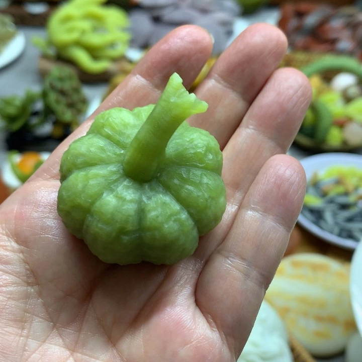 蛇纹石玉未镶嵌摆件文*心