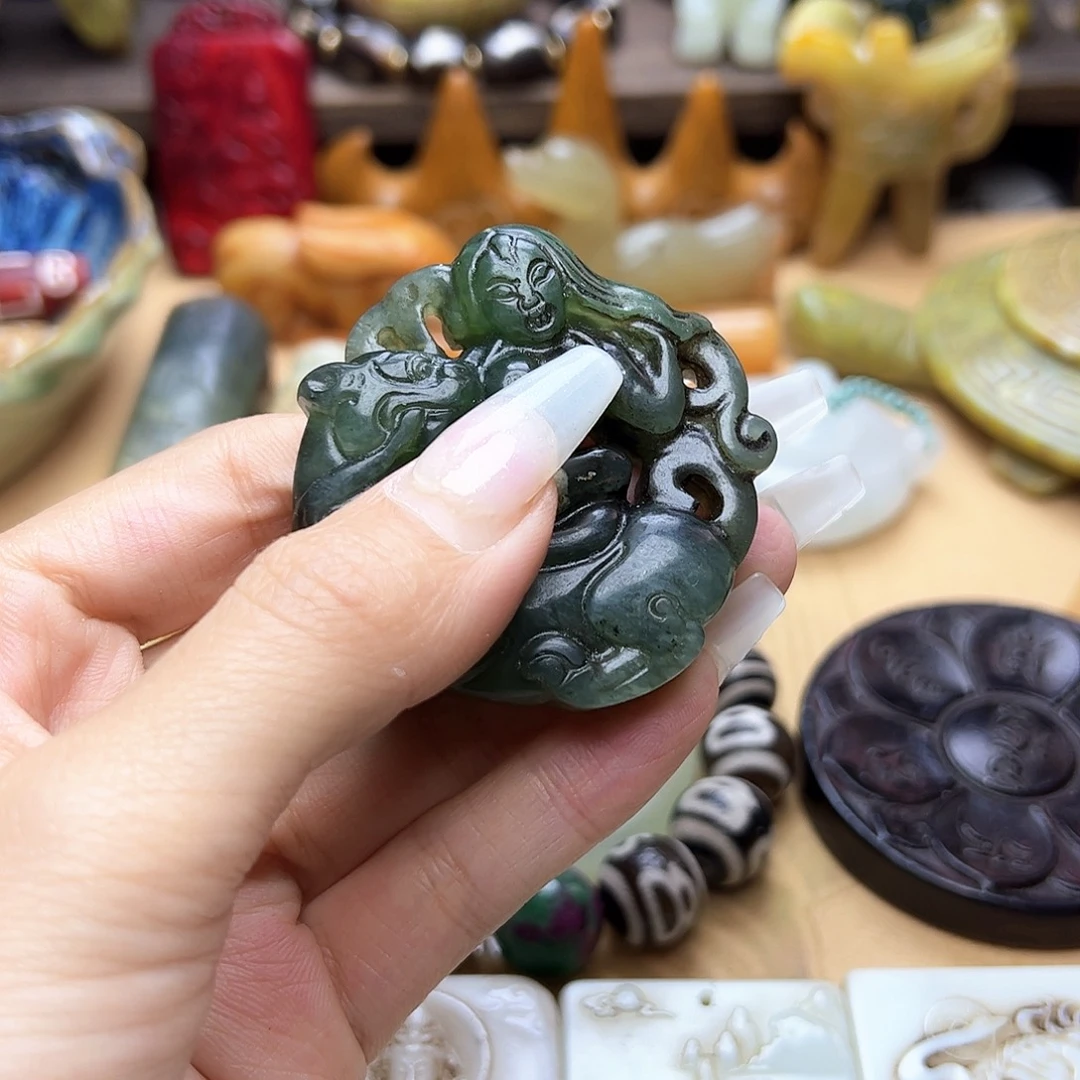 蛇纹石玉未镶嵌颈饰