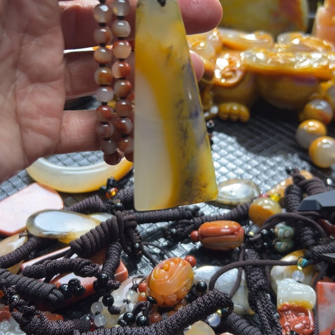 石英质玉未镶嵌颈饰