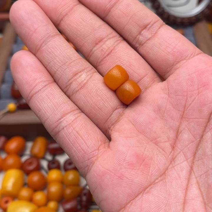 匆***€琥珀未镶嵌裸石蜜蜡墩子