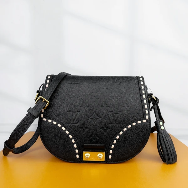 95新/路易威登/包包/市场价16000/250510FZ0040