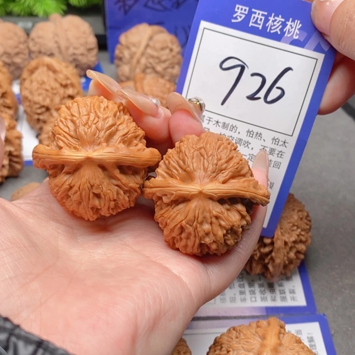 吊坠桃核42白狮子926