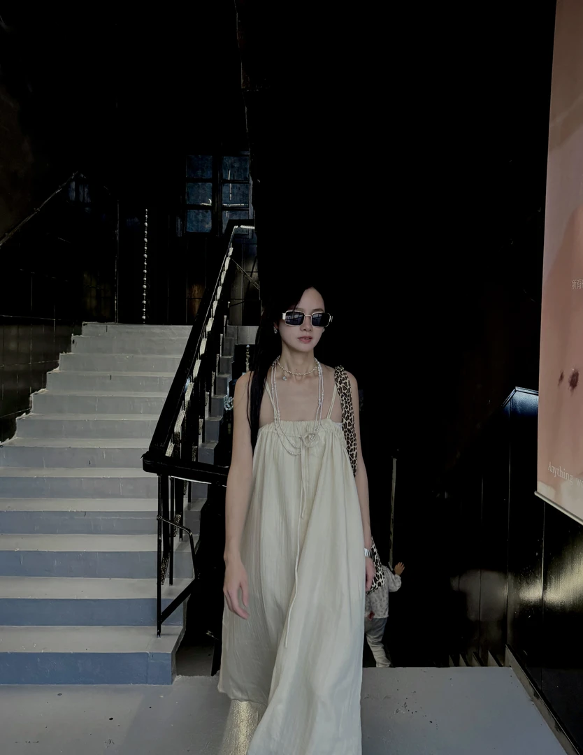 白色吊带连衣裙仙气设计感法式气质海边度假长款夏季女装