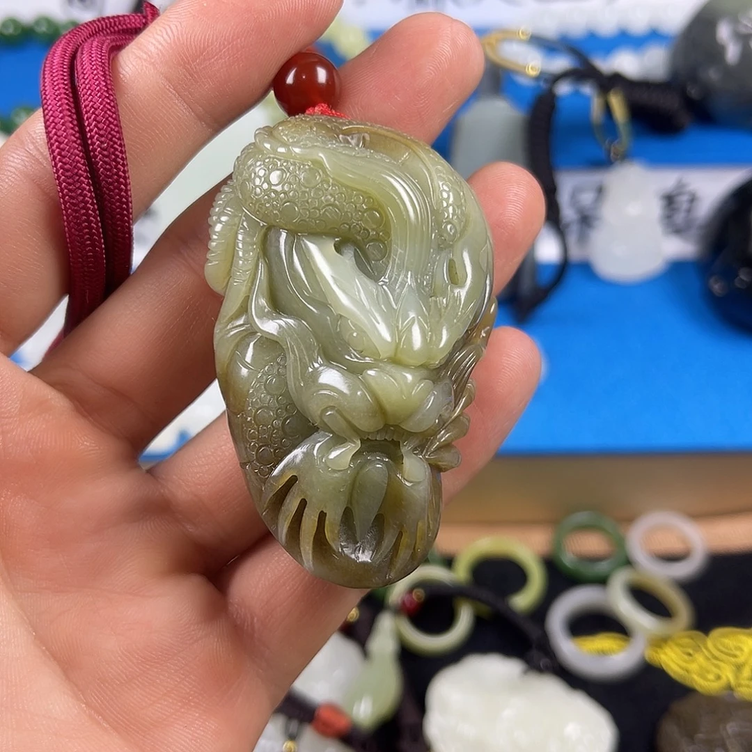 青***妖和田玉未镶嵌颈饰手把件龙