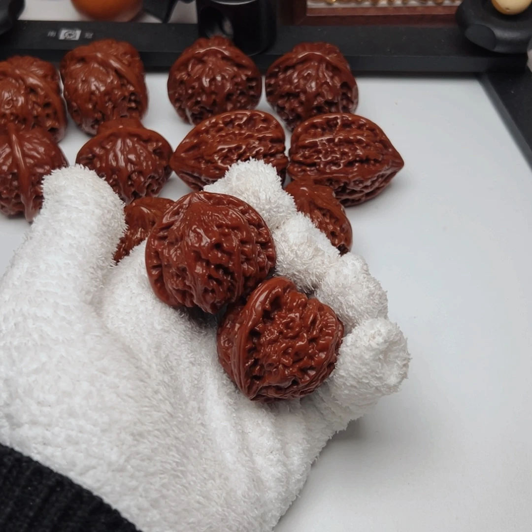 风***吹文玩核桃吊坠白狮子