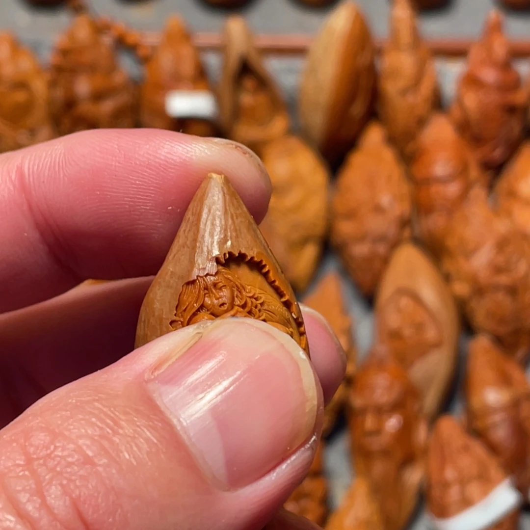 手串/手链橄榄核喷汁美女