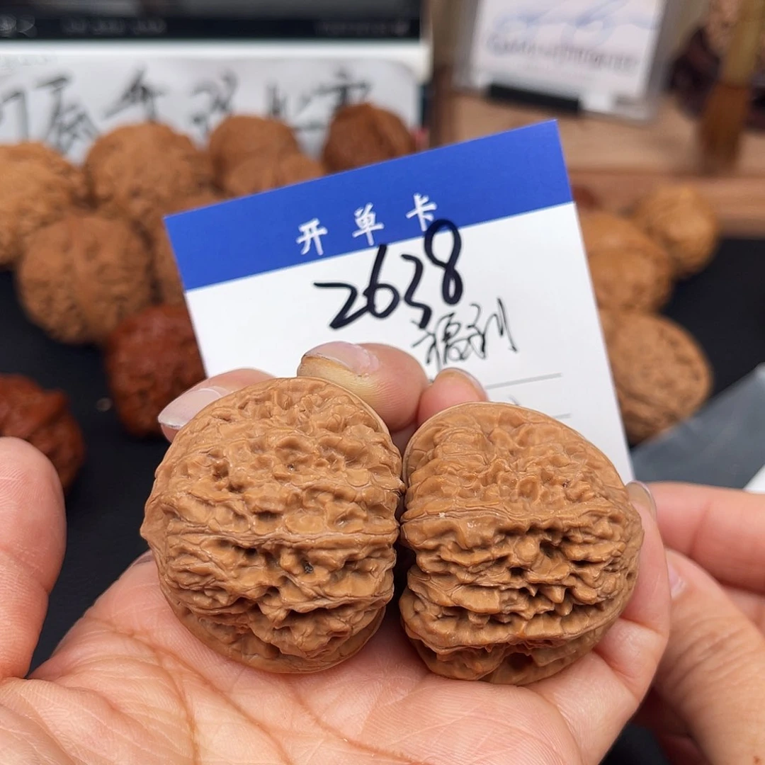 文玩核桃吊坠平谷凹底40尺。 2638