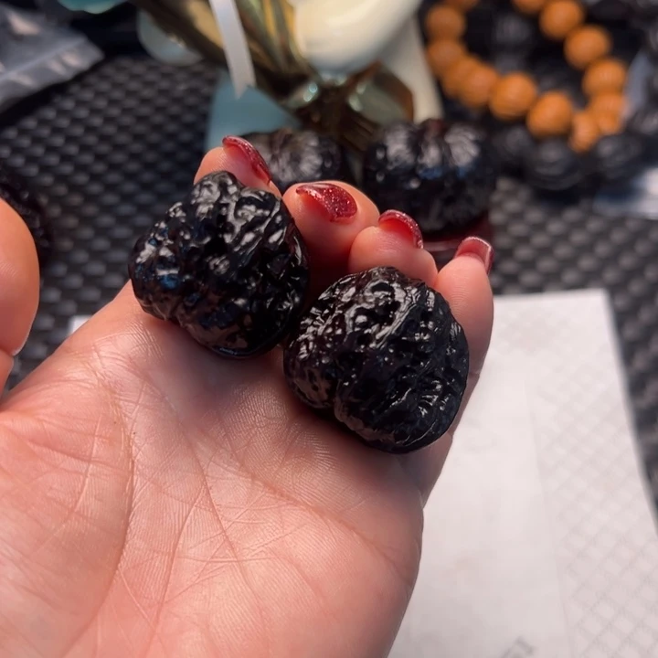 文玩核桃蛤蟆33尺寸