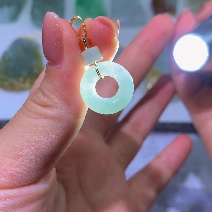 翡翠未镶嵌颈饰甜甜圈