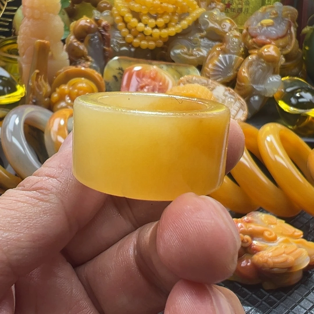 石英质玉未镶嵌颈饰