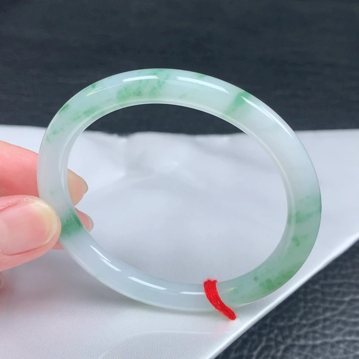 翡翠手镯（贵妃镯）未镶嵌