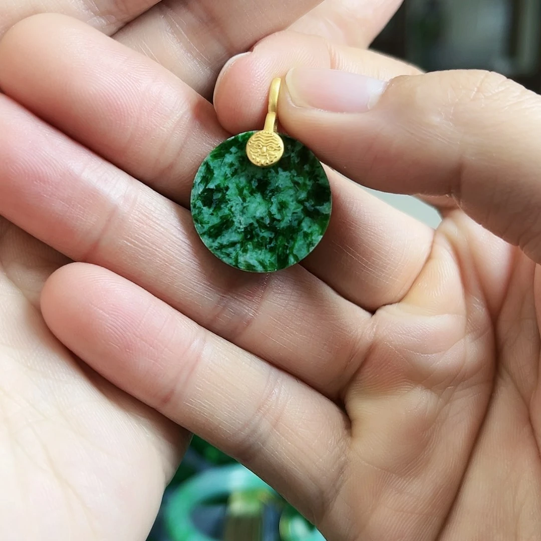 翡翠颈饰未镶嵌吊坠