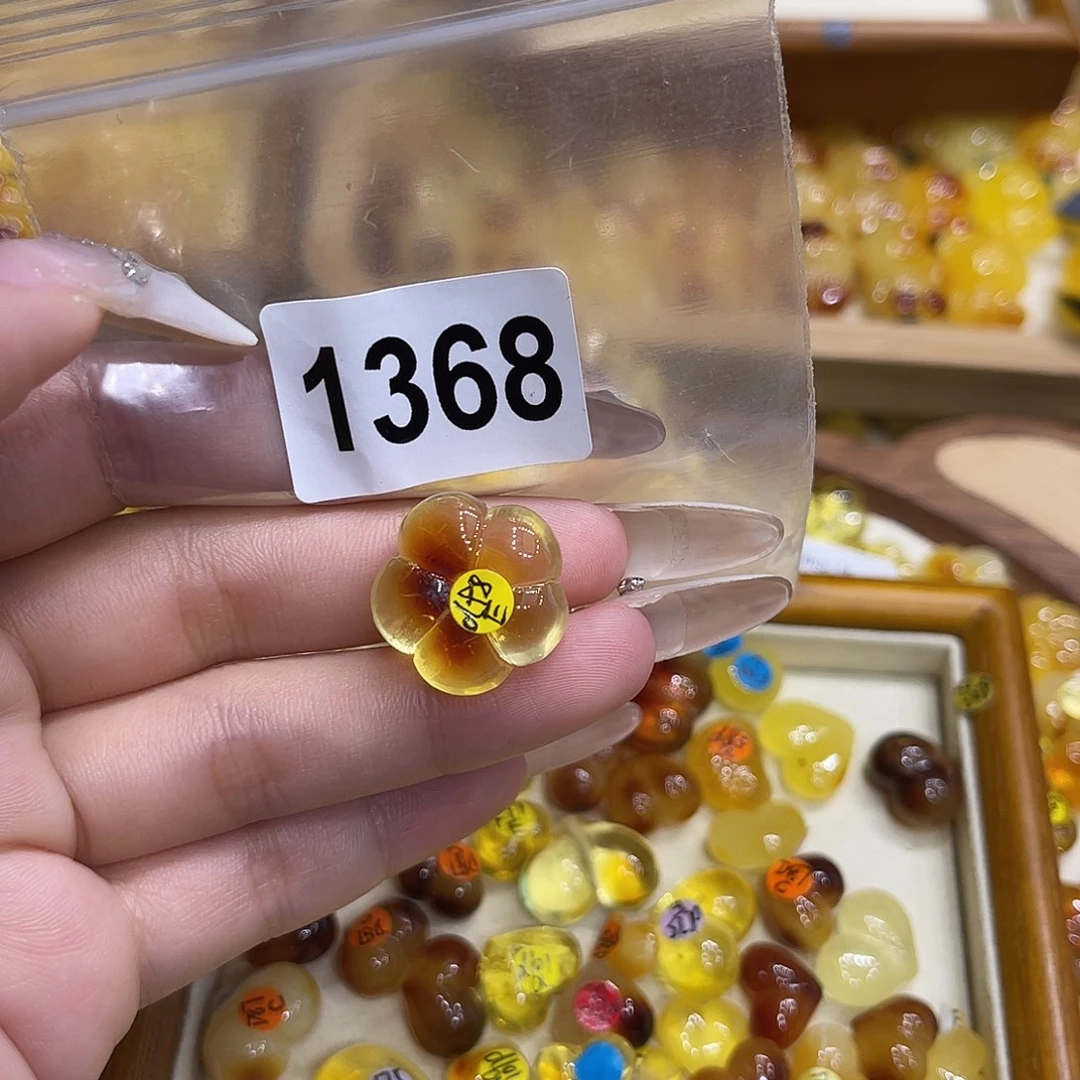 琥珀未镶嵌珠宝奇石
