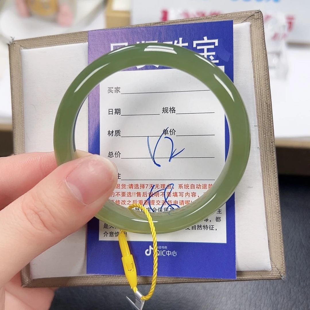 和田玉未镶嵌手镯