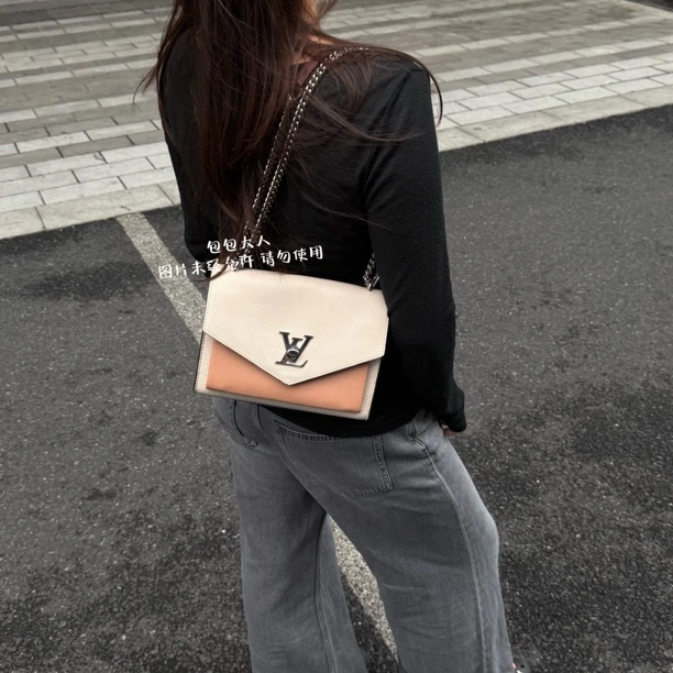 95新 LouisVuitton/路易威登 拼色款lock me信封单肩包