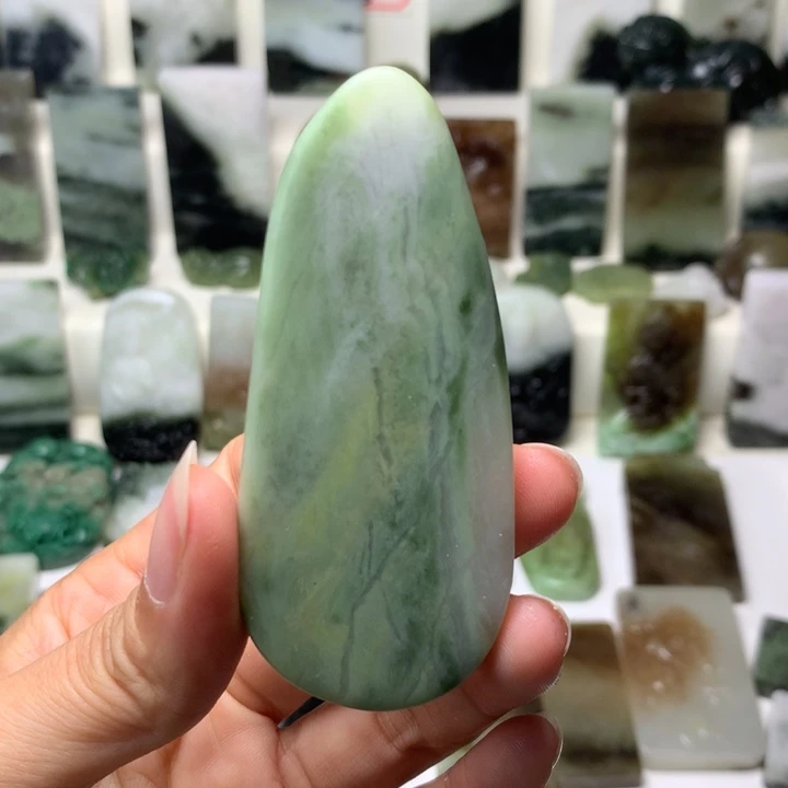 独山玉未镶嵌颈饰