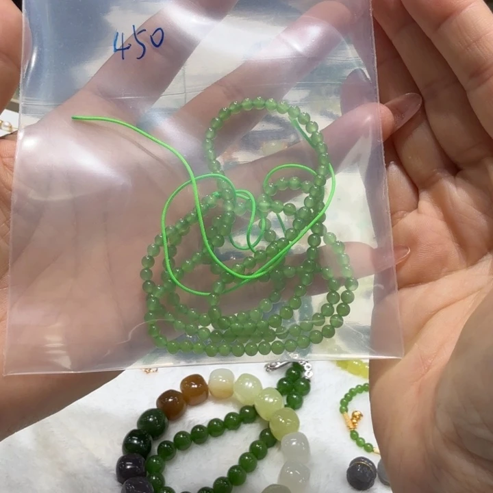 呼***。和田玉未镶嵌颈饰