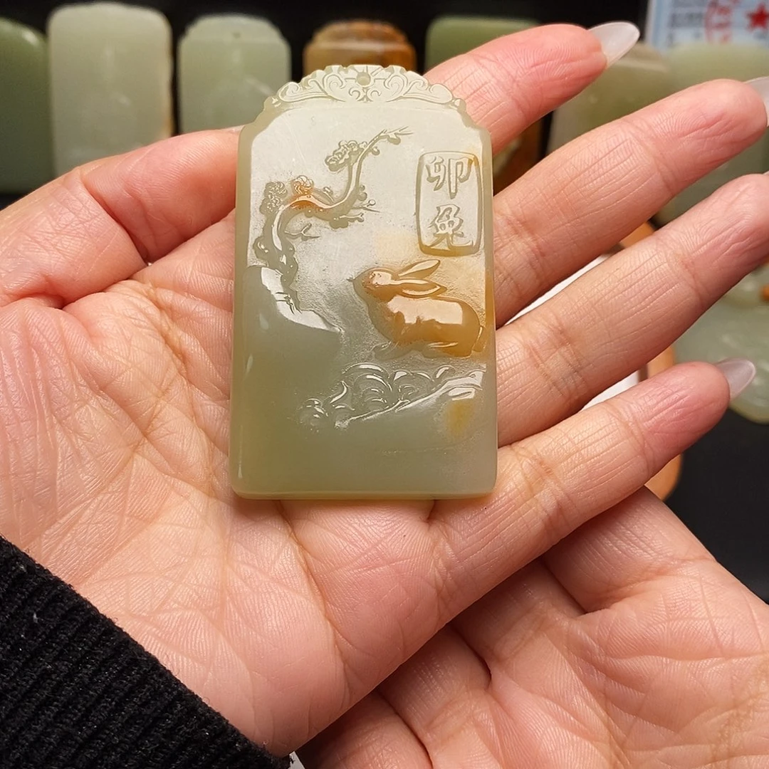 新疆昆仑山料生肖兔