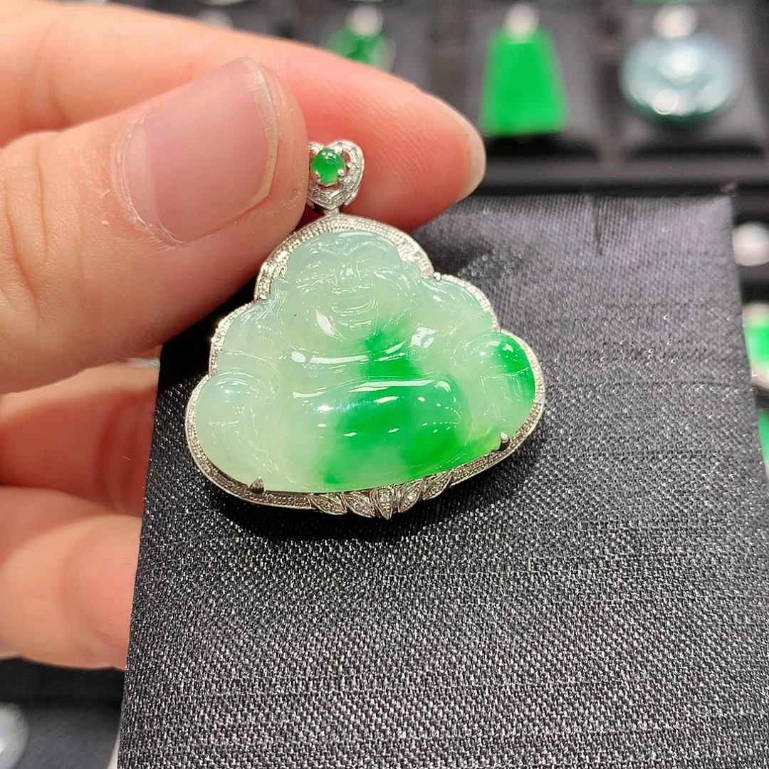 翡翠18K金镶嵌颈饰佛公