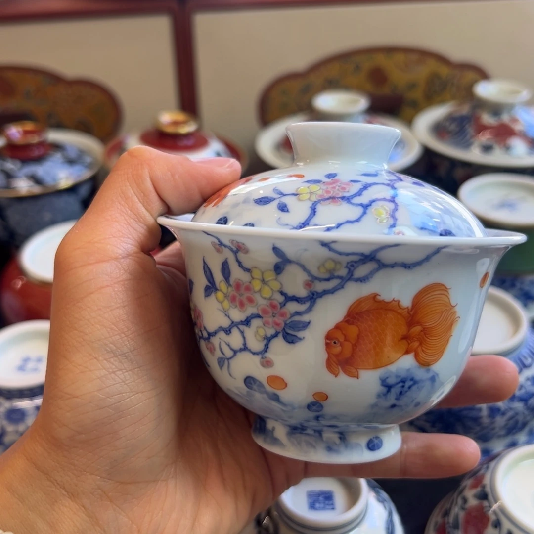手绘矾红鱼两才盖碗
