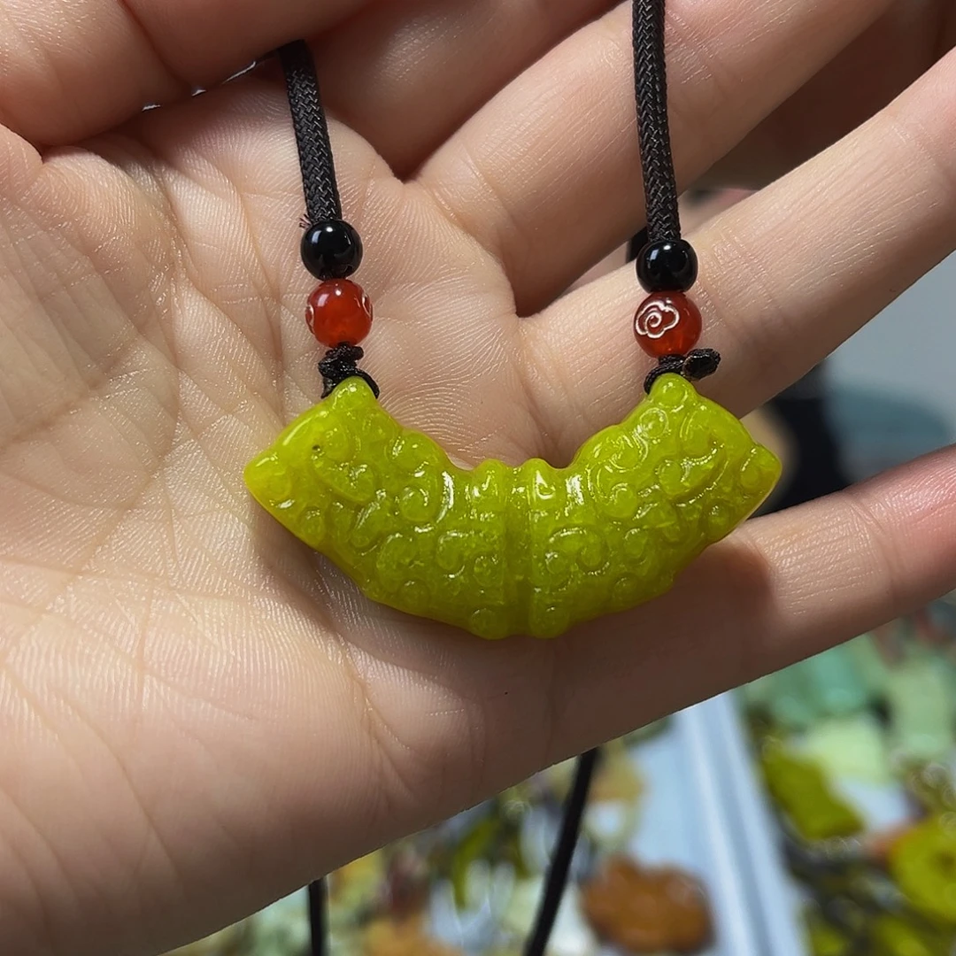 蛇纹石玉未镶嵌颈饰