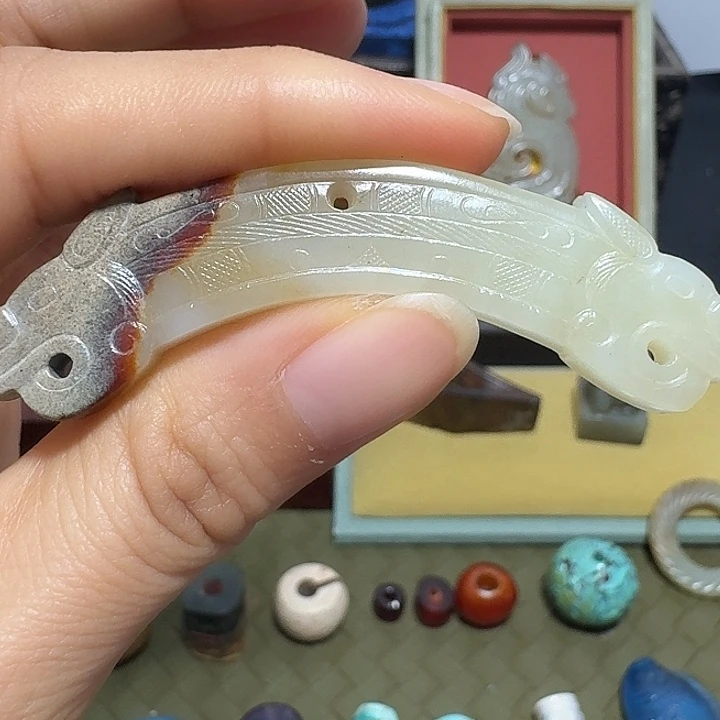 上***演和田玉未镶嵌颈饰