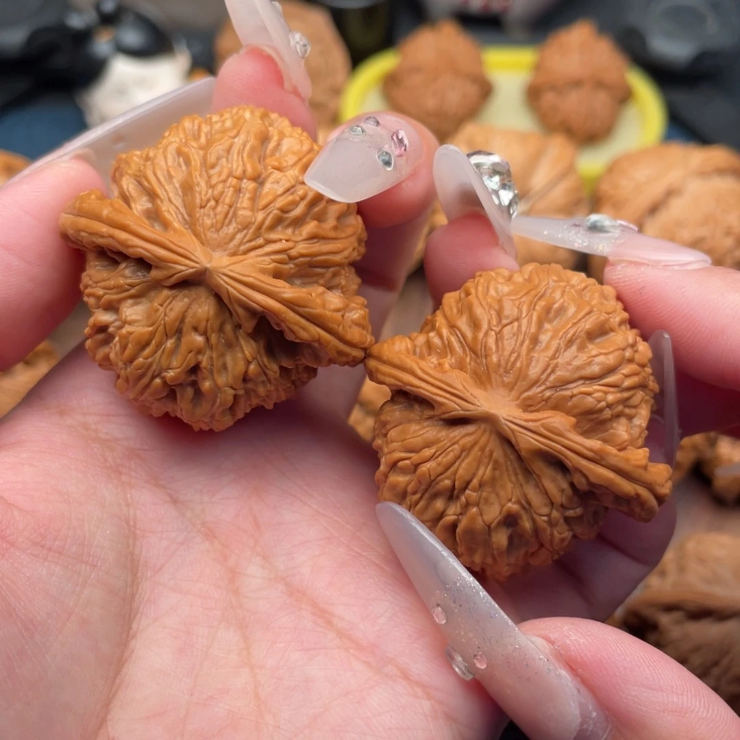 文玩核桃吊坠精配红皮球白42