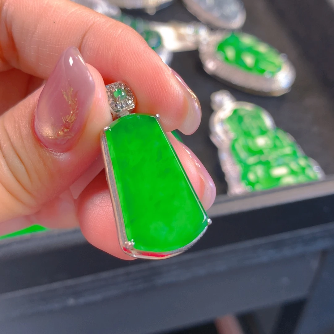 翡翠颈饰银S925镶嵌翡翠