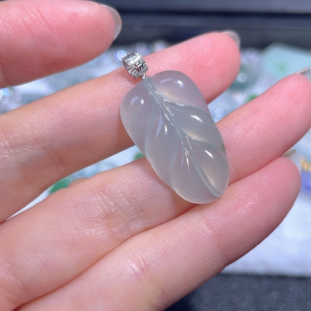 翡翠18K金镶嵌颈饰翡翠